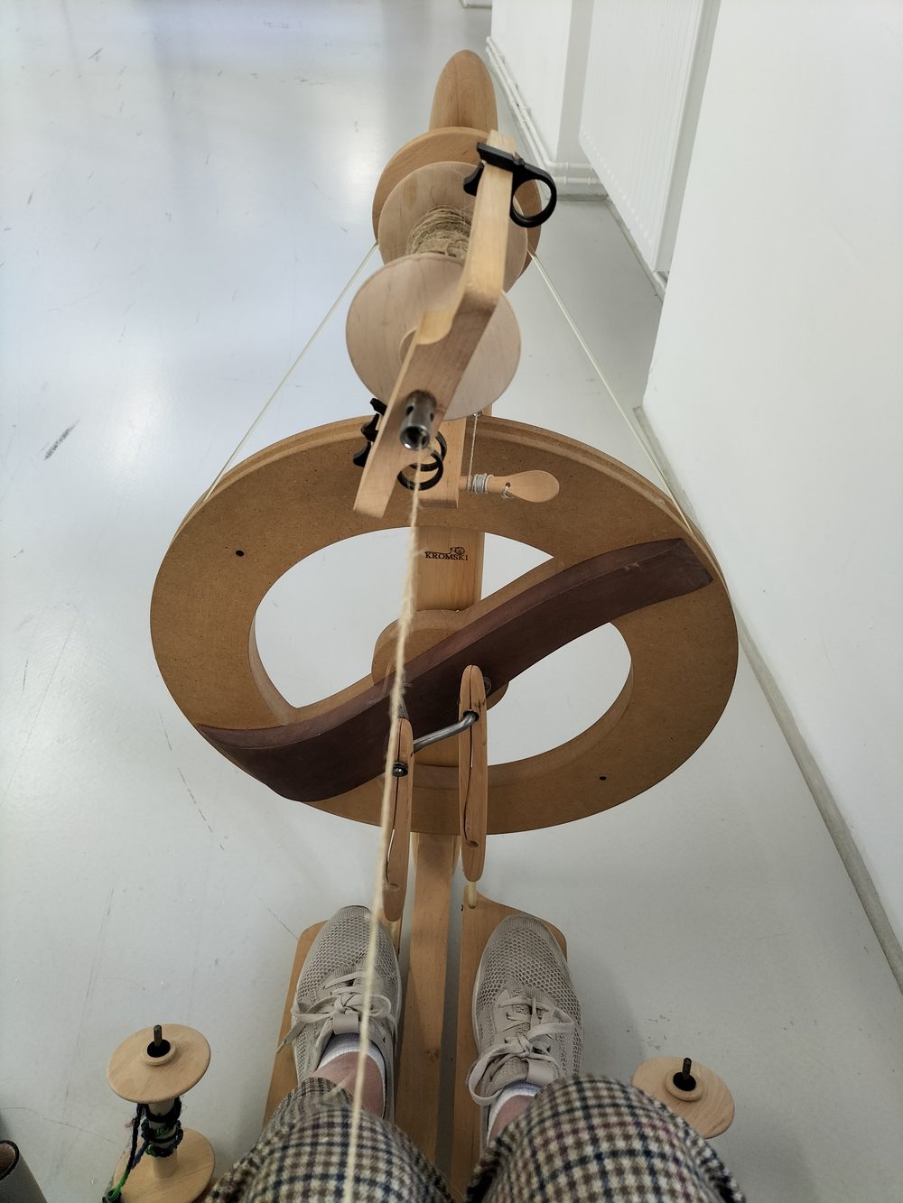 Spinnrad beim Verspinnen von Naturfaser